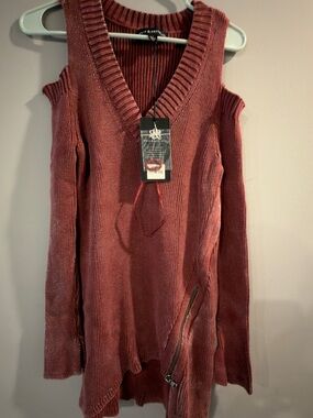Rock & Republic Dusty Rose Cold-Shoulder V-Neck Sweater